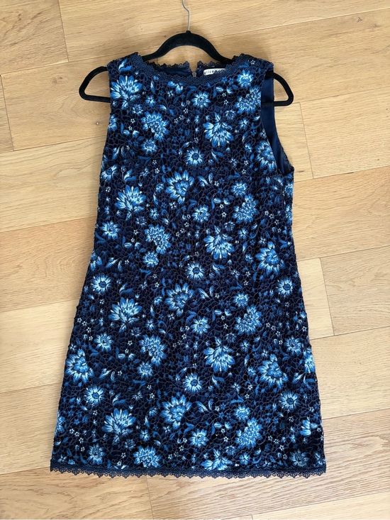Alice + Olivia Dresses & Skirts - Alice + Olivia Navy and Light Blue Floral Lace Shift Dress